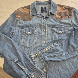 GAP Blue Denim Slim Fit Shirt.Size M